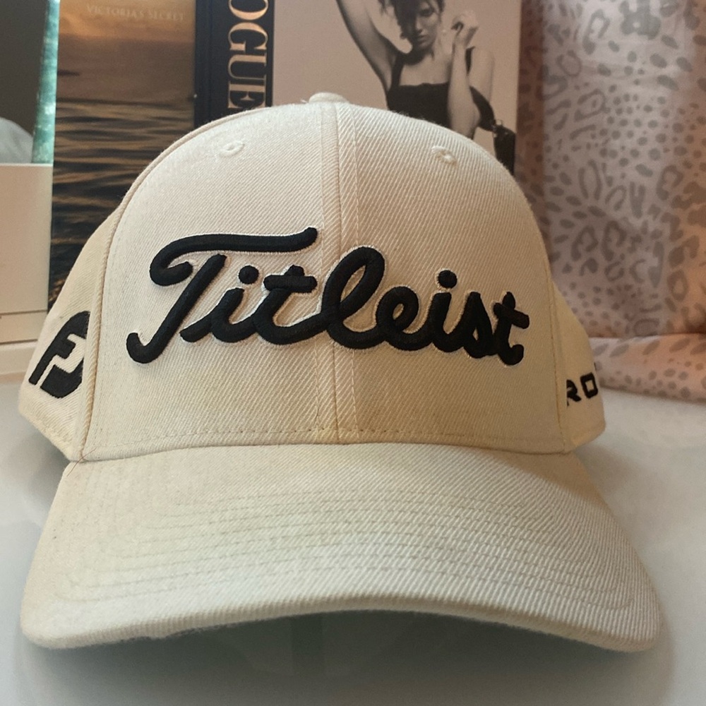 White titleist hat